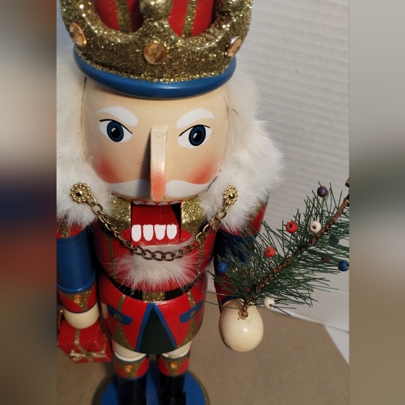 King Nutcracker With Cape Holding A Christmas Tree - Picture 5 of 16